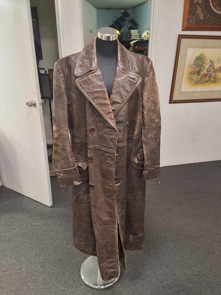 Lot 1361 - LEATHER COAT