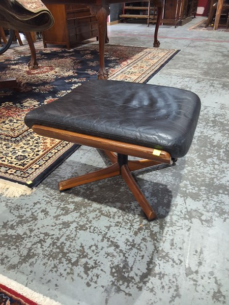 Lot 187 - FOOTSTOOL