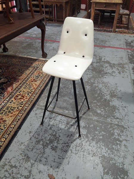 Lot 23 - BAR STOOL