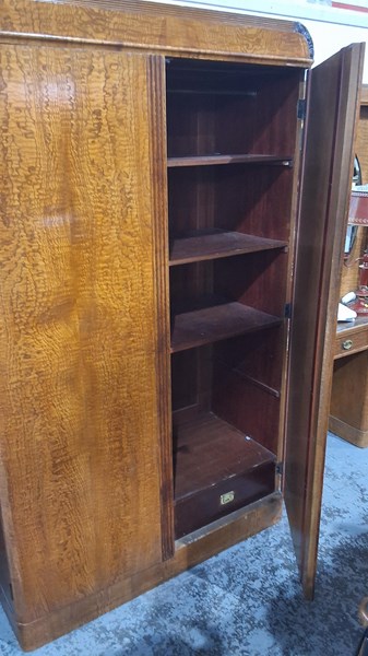 Lot 200 - WARDROBE