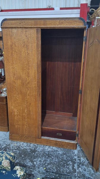 Lot 197 - WARDROBE