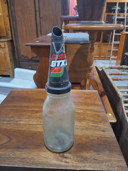 Lot 1174 - OIL BOTTLE