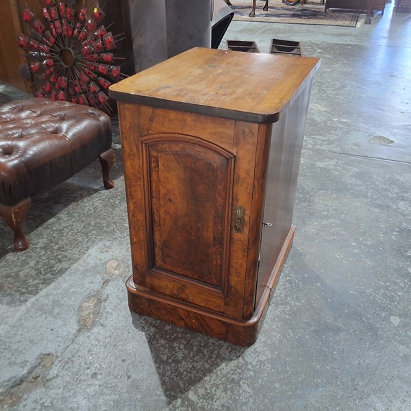 Lot 342 - BEDSIDE CABINET