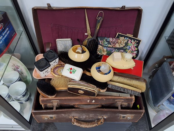 Lot 1448 - LADIES REQUISITES