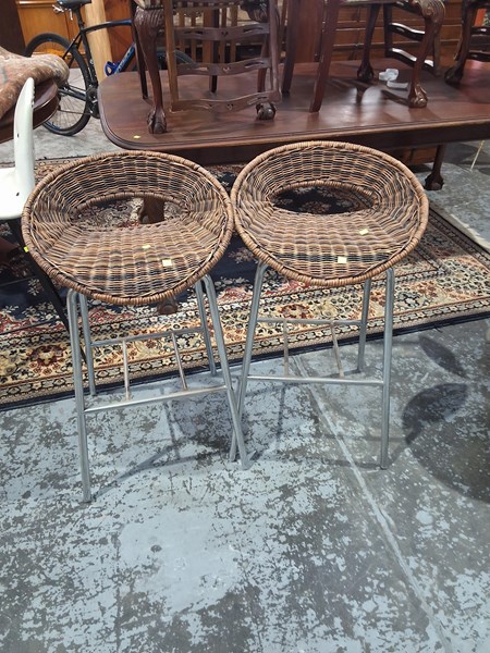 Lot 191 - BAR STOOLS