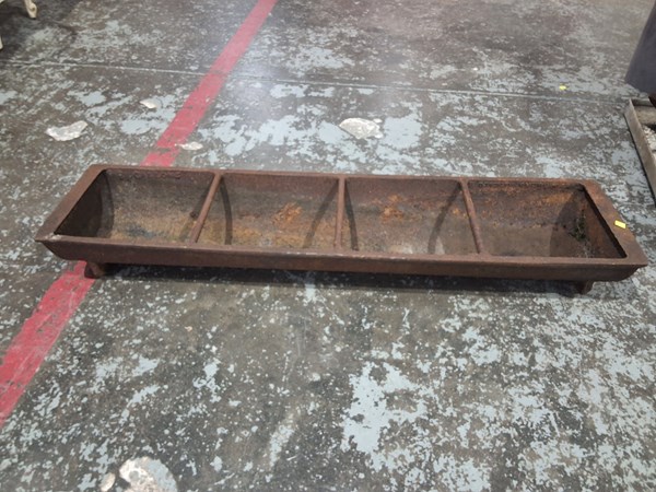 Lot 422 - WATER TROUGH