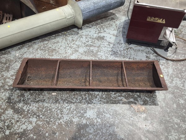 Lot 421 - WATER TROUGH