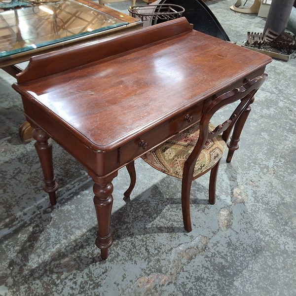 Lot 51 - DESK AND CHAIR