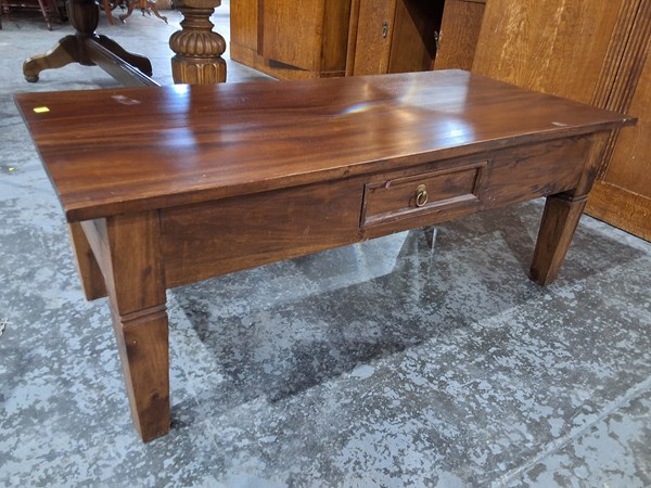 Lot 174 - COFFEE TABLE