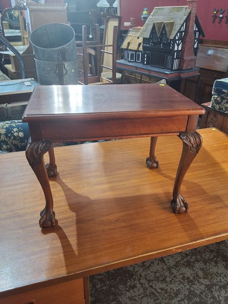 Lot 108 - LAMP TABLE