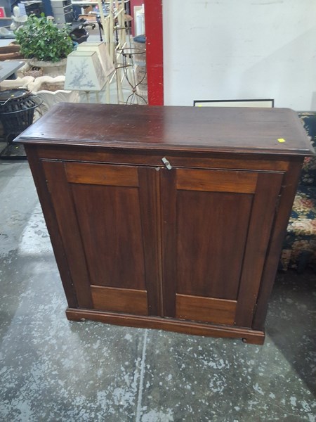 Lot 59 - SIDE CABINET