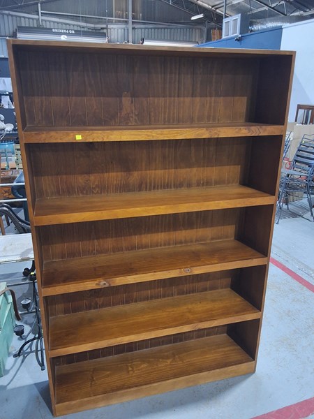 Lot 335 - BOOKSHELF