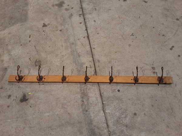 Lot 61 - COAT RACK