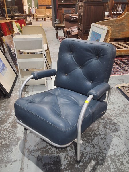 Lot 122 - ARMCHAIR