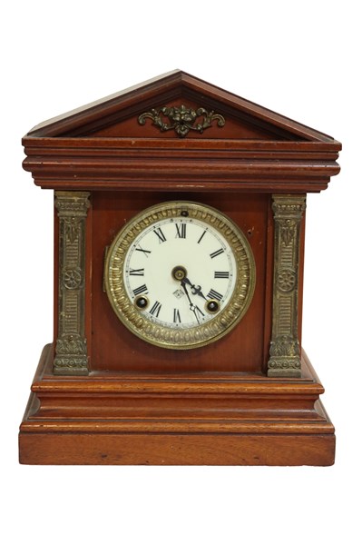 Lot 132 - MANTEL CLOCK