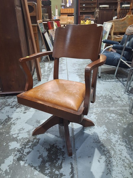 Lot 179 - OFFICE CHAIR