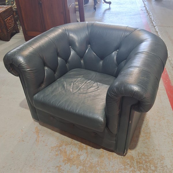 Lot 117 - LOUNGE CHAIR