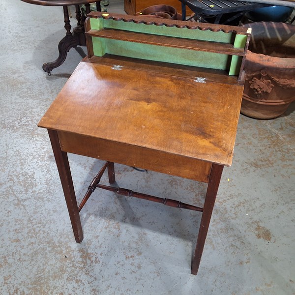 Lot 280 - SCHOOL DESK