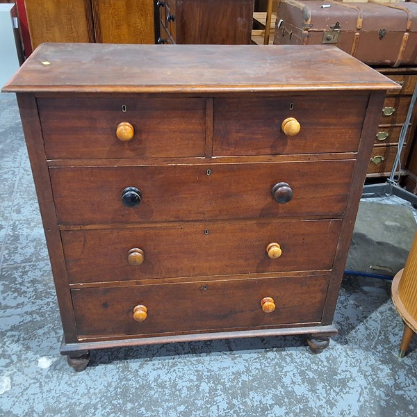 Lot 344 - CHEST OF DRAWERS