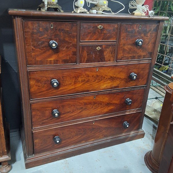 Lot 351 - CHEST OF DRAWERS