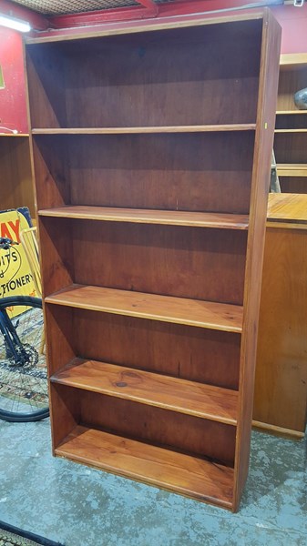 Lot 76 - BOOKSHELF