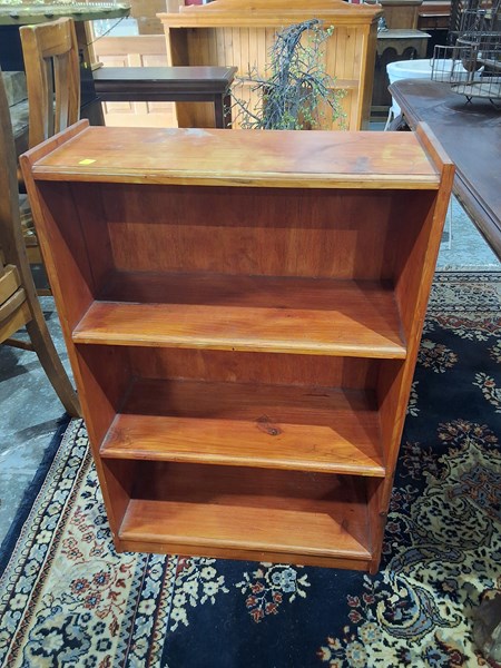 Lot 75 - BOOKSHELF