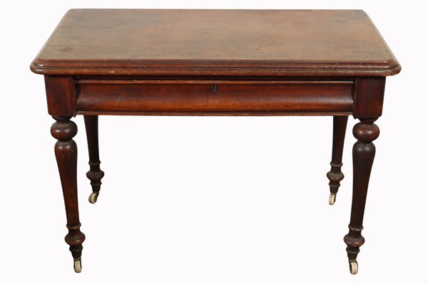 Lot 46 - CEDAR HALL TABLE