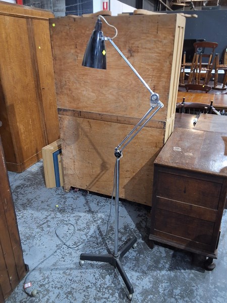 Lot 27 - PLANET LAMP