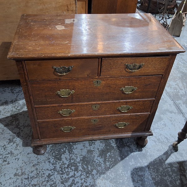 Lot 347 - CHEST OF DRAWERS