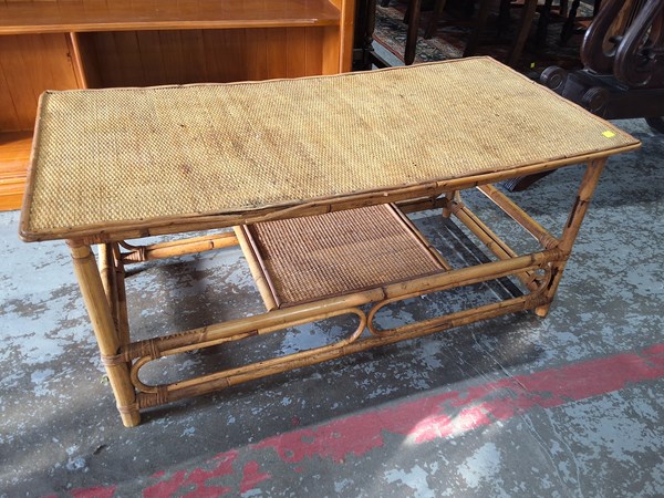 Lot 293 - COFFEE TABLE