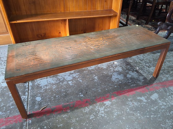 Lot 160 - COFFEE TABLE