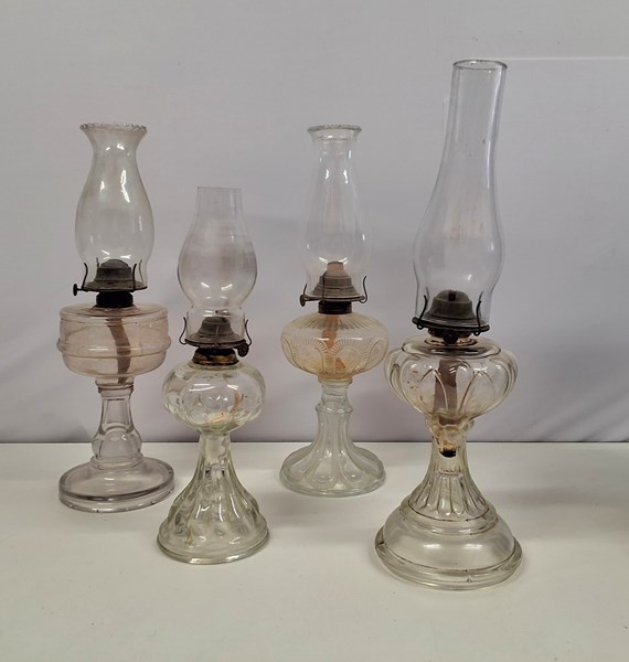 Lot 1254 - KEROSENE LAMPS