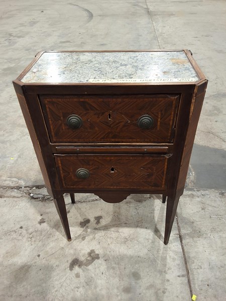 Lot 57 - WASH STAND