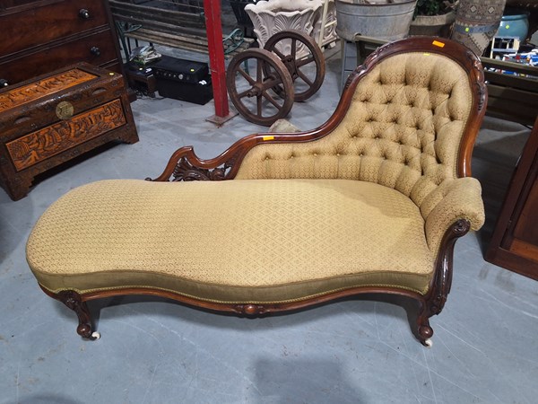 Lot 359 - CHAISE LONGUE