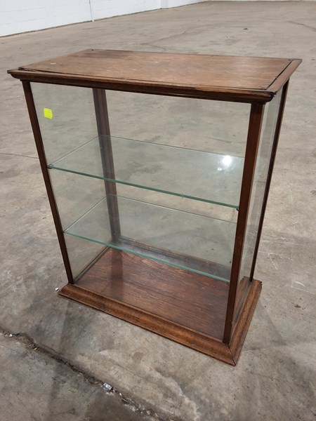 Lot 289 - DISPLAY CABINET