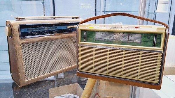 Lot 1389 - PORTABLE RADIOS