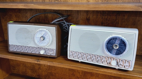 Lot 1352 - VINTAGE RADIOS