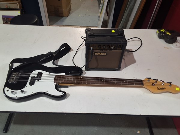 Lot 1312 - BASS GUITAR