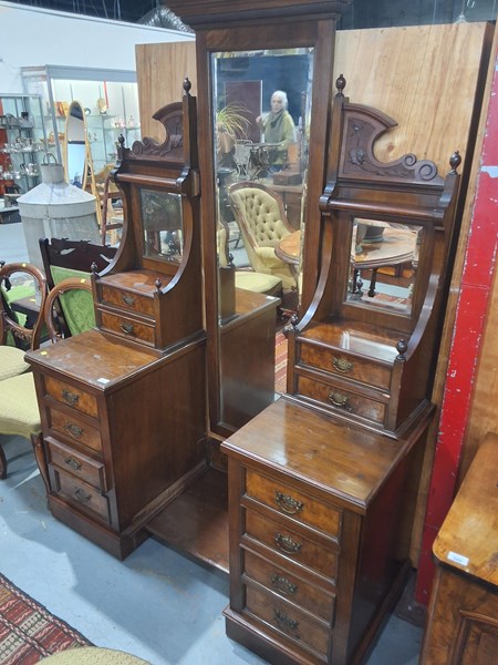 Lot 341 - DRESSING TABLE