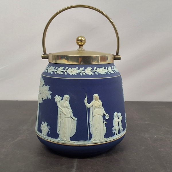 Lot 1163 - WEDGWOOD BISCUIT BARREL