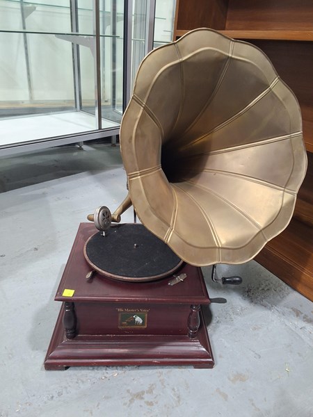 Lot 354 - GRAMOPHONE