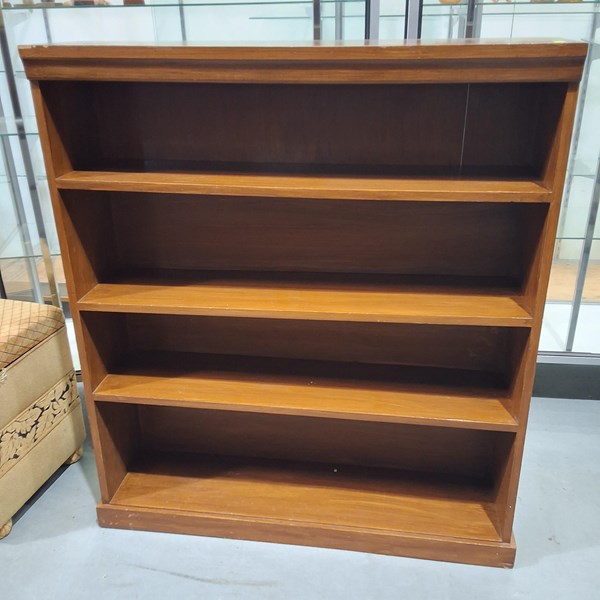 Lot 447 - BOOKSHELF