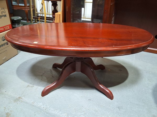 Lot 119 - COFFEE TABLE