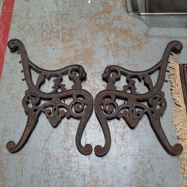 Lot 328 - BENCH ENDS