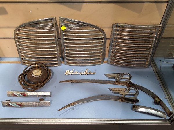 Lot 1195 - CAR PARTS