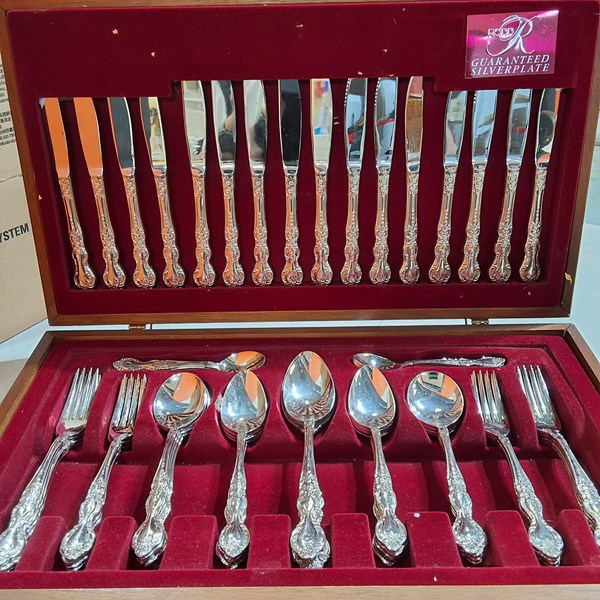 Lot 1141 - CUTLERY SERVICE