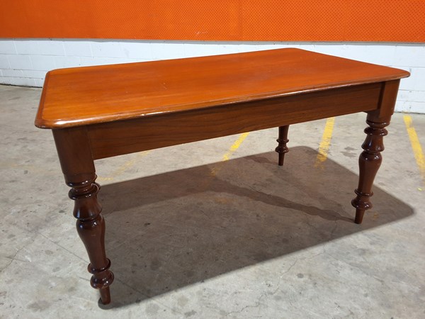 Lot 169 - KITCHEN TABLE