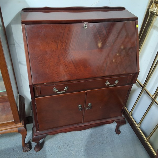 Lot 437 - BUREAU DESK