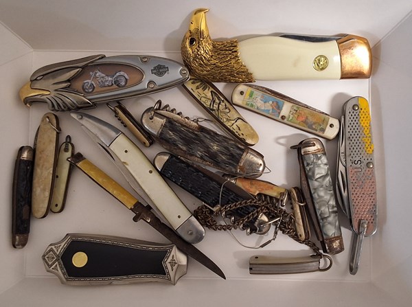 Lot 1061 - POCKET KNIVES