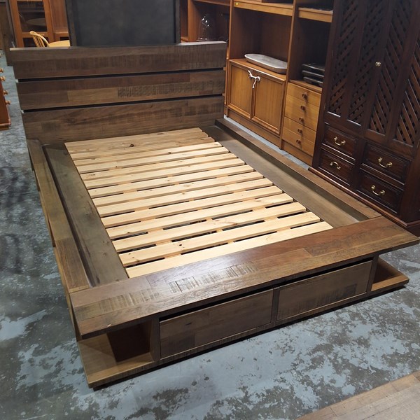 Lot 99 - BED